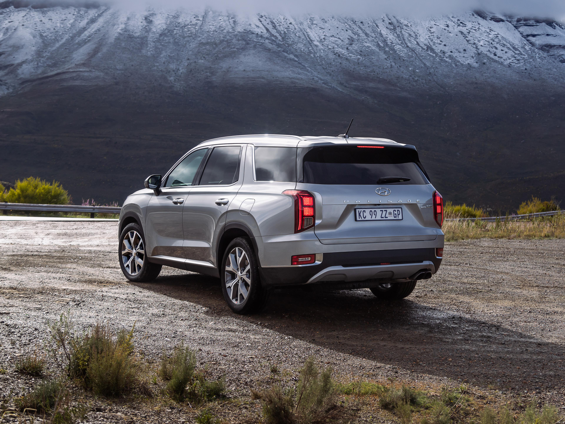 30万左右,配进口6缸发动机,现代旗舰级suv帕里斯帝,性价比之王