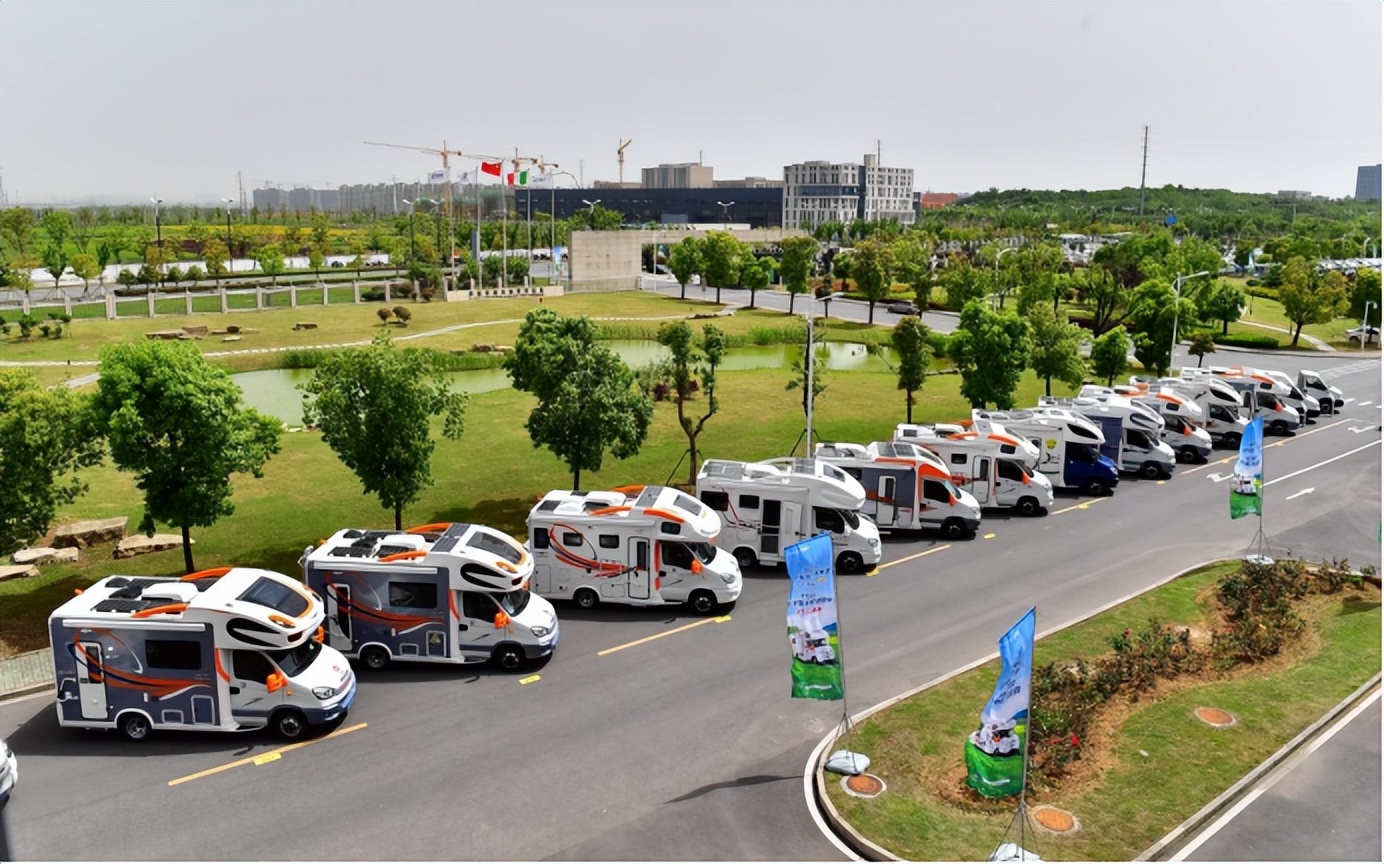 想買(mǎi)房車(chē)怎么挑？選對底盤(pán)很重要 南京依維柯 房車(chē)改裝專(zhuān)家