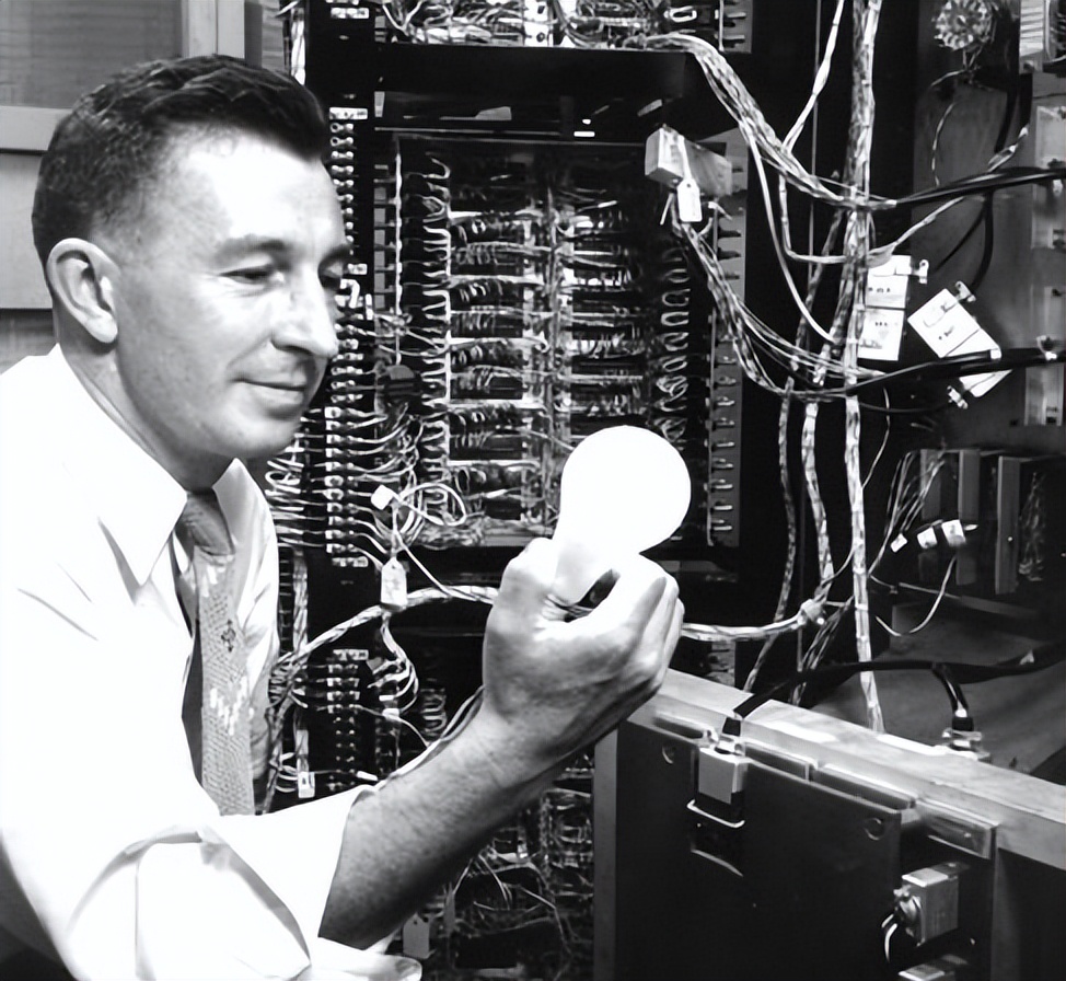 老美负责吹牛，中国负责实现，打不垮的中国光伏，终将改变世界