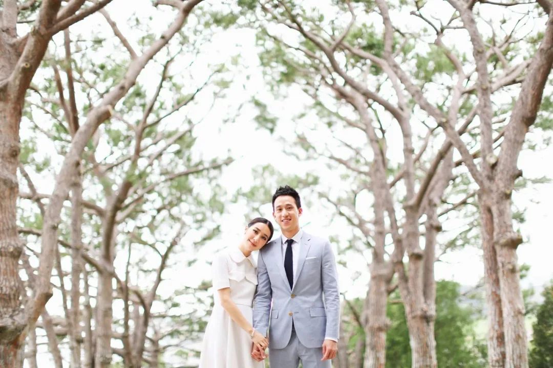 35岁歌手官宣三胎！巅峰期闪婚嫁初恋，神仙爱情感动网友：要幸福