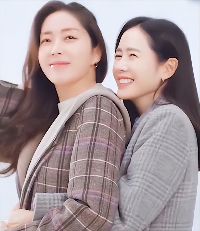 孙艺珍与宋允儿聚餐,身材纤细不像孕妇,玄彬只在一旁烤肉