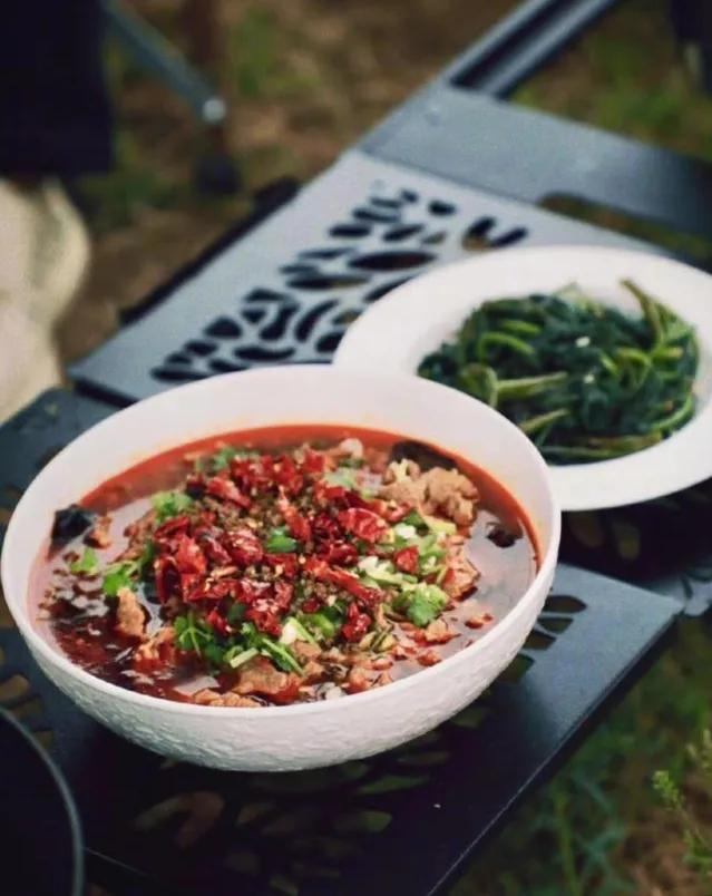 把明星夫妇扔进山里，让他们自生自灭，这种节目会走红吗？