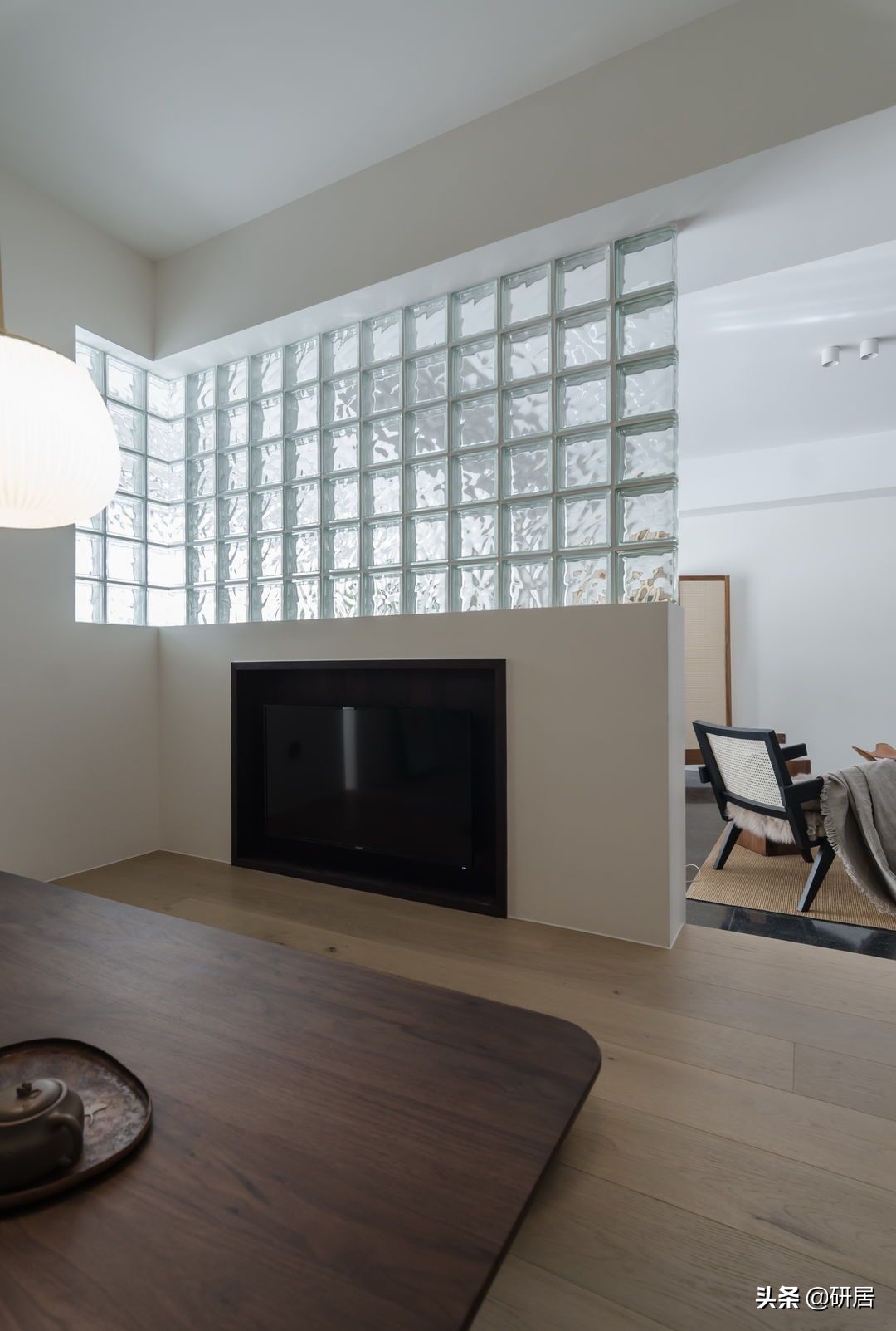 70后大叔的新家，不要门框和踢脚线，全屋化繁为简，氛围清净自然