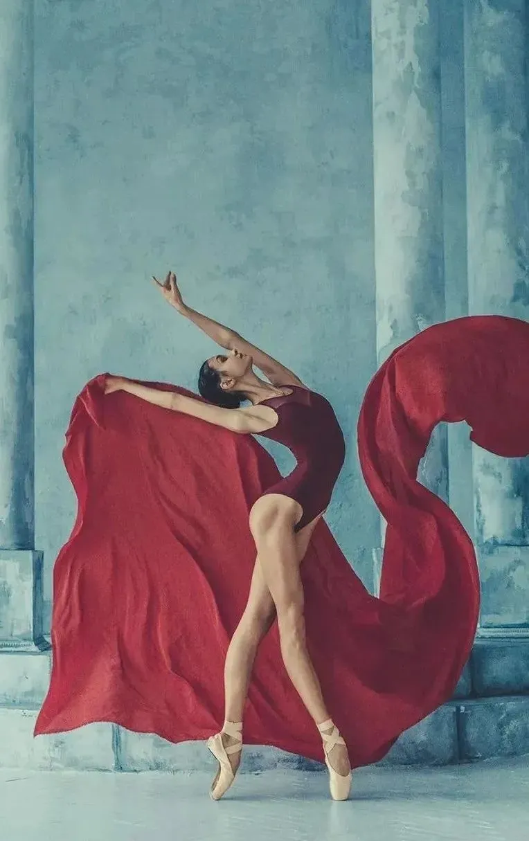 精美图片：人体摄影艺术，舞蹈的灵动之美