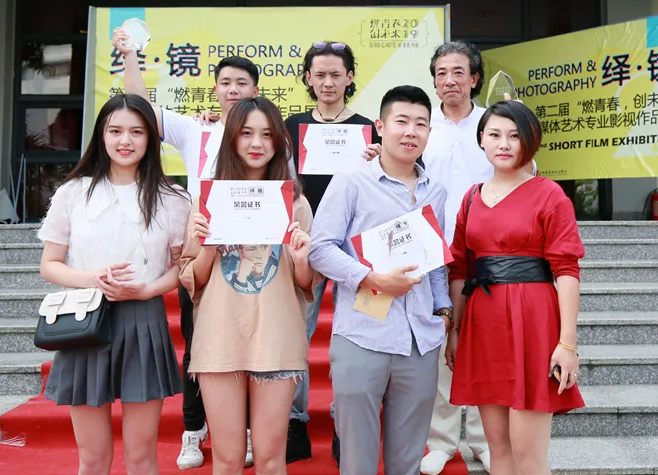 985高校副教授晒年薪，实际金额引热议，网友：我就赚了个公积金