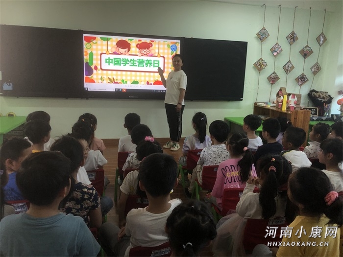 开封市新街口幼儿园开展“全民营养周”宣传教育活动