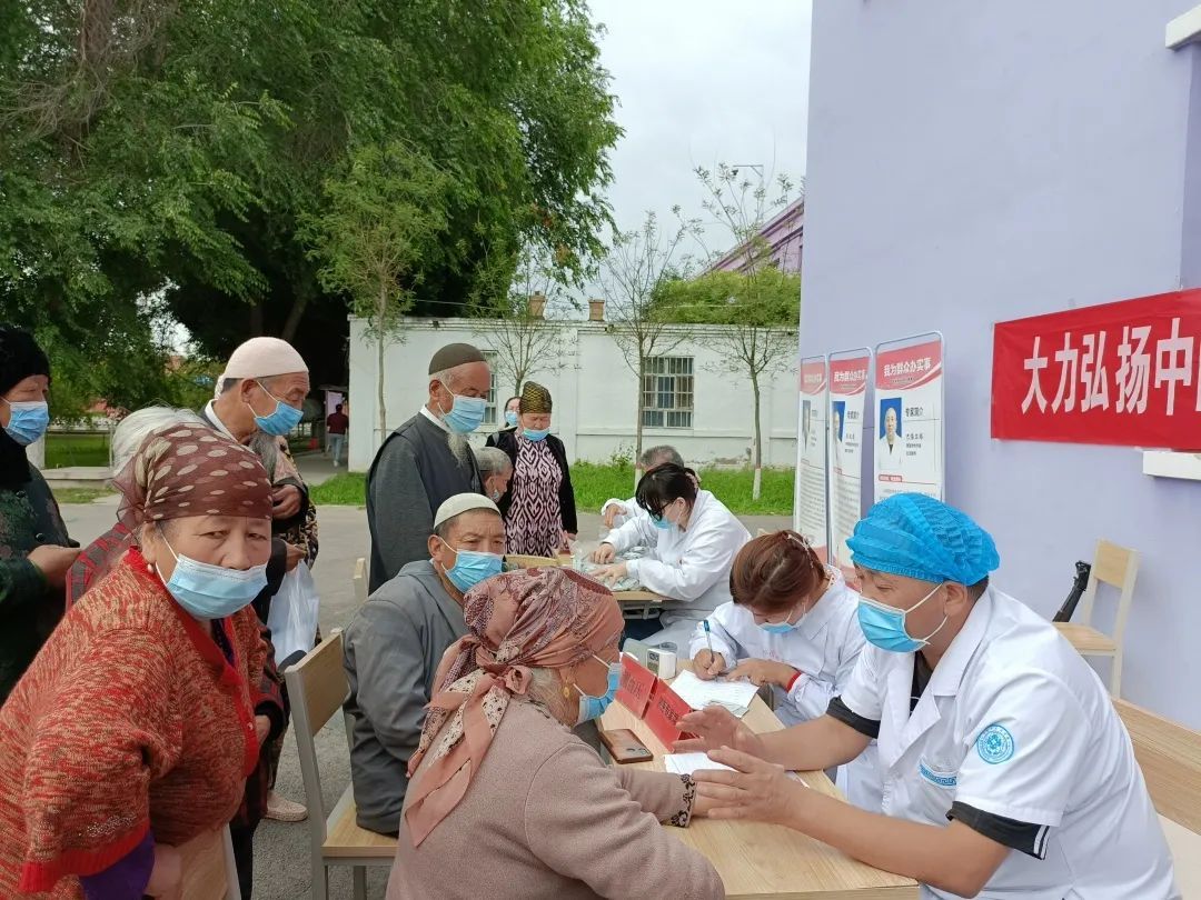 新疆兵团四师六十六团医院专家团队入村义诊暖民心