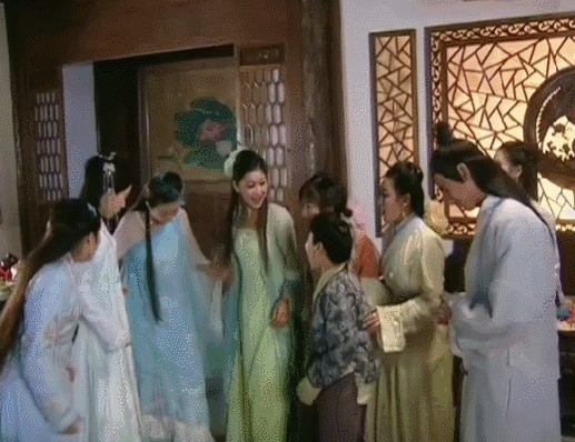 赵丽颖最新生图曝光，这脸怎么像17年前爆火退圈的她？