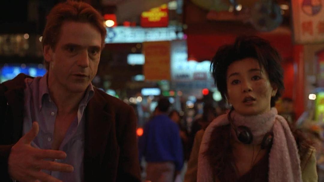 摘皇家警徽，无误差手表，放5次烟花，8部细节拉满的回归题材电影