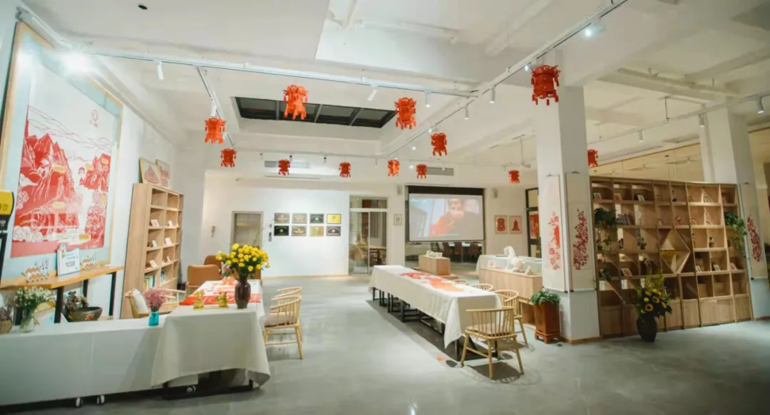 大学生非遗赋能乡村：打造非遗国潮文创 将废鸡窝改成公共休憩空间