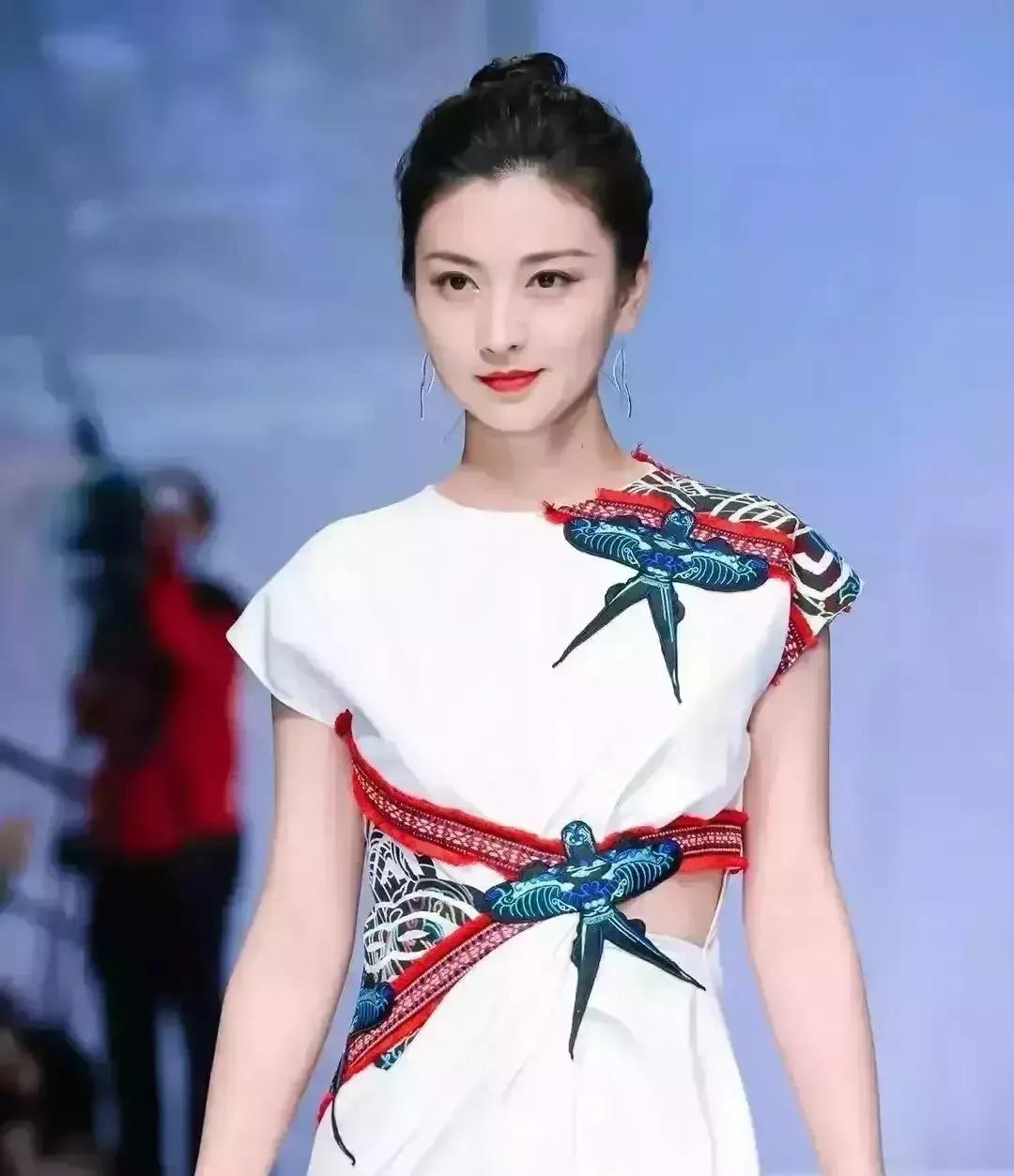 《甄嬛传》中沈眉庄温婉大气