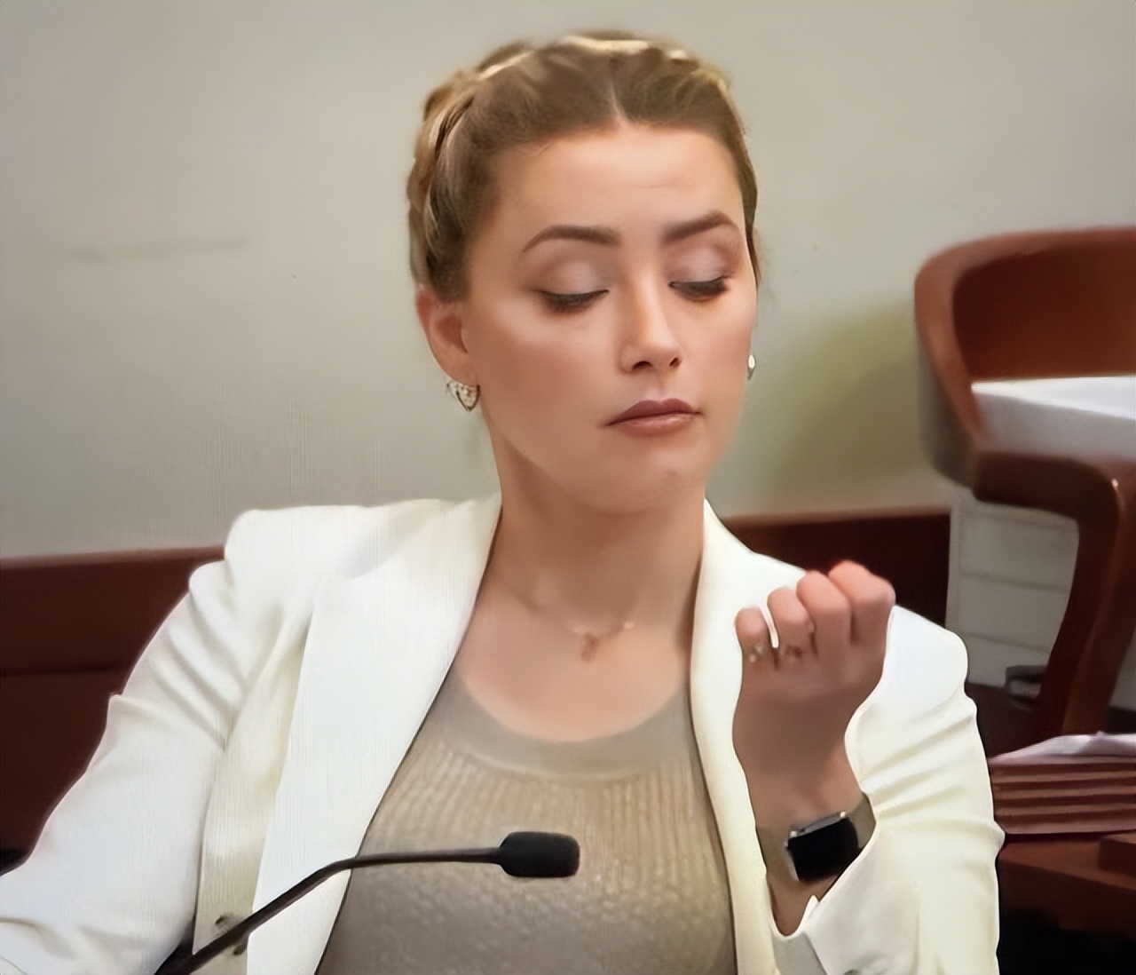 离谱！法庭呛律师超爆笑，约翰尼·德普与前妻撕逼大戏变喜剧大会