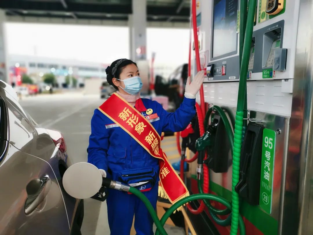 汽车“加满油”和“加200”深藏门道，加得好省钱，加不好伤车