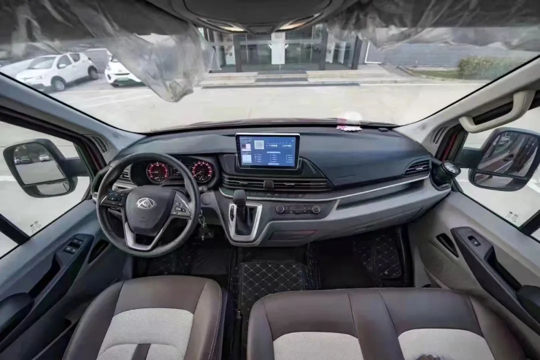 「嘉迪名车」B型房车的天花板并且带超大天窗——瑞弗启界R600