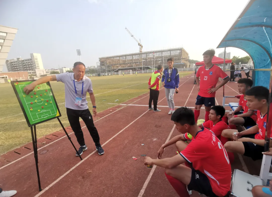 2021全运会足球项目(少年中国｜省长杯独揽三冠，国内首个足球学院结出硕果)