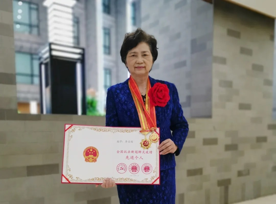 李兰娟，从无钱上学到村医到卫生厅长再到院士，母亲：唉，苦的