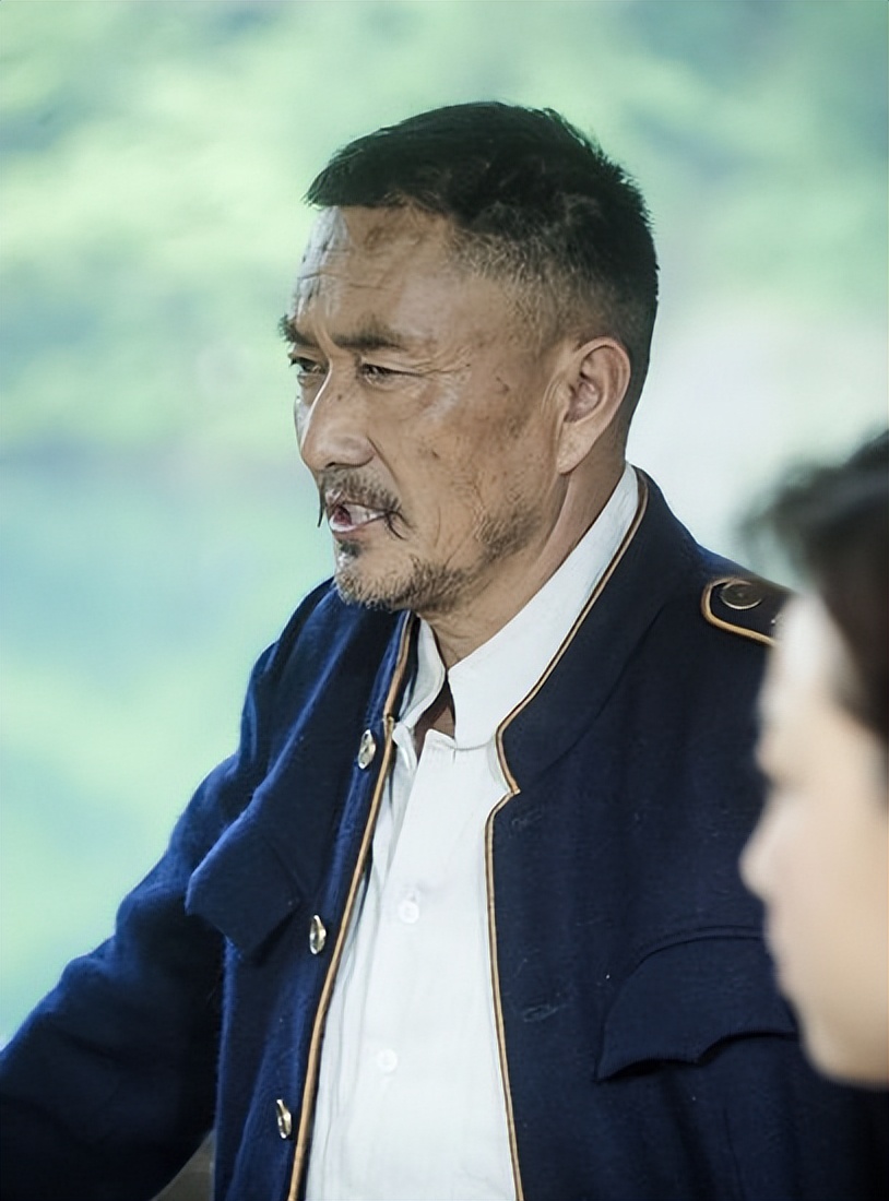 藏族演员多布杰：出道34年不开豪车不用助理，老戏骨的坚守和幸福