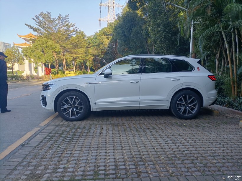 56.9万提了辆大众途锐2.0T，开了3个月后，车主一肚子话要说