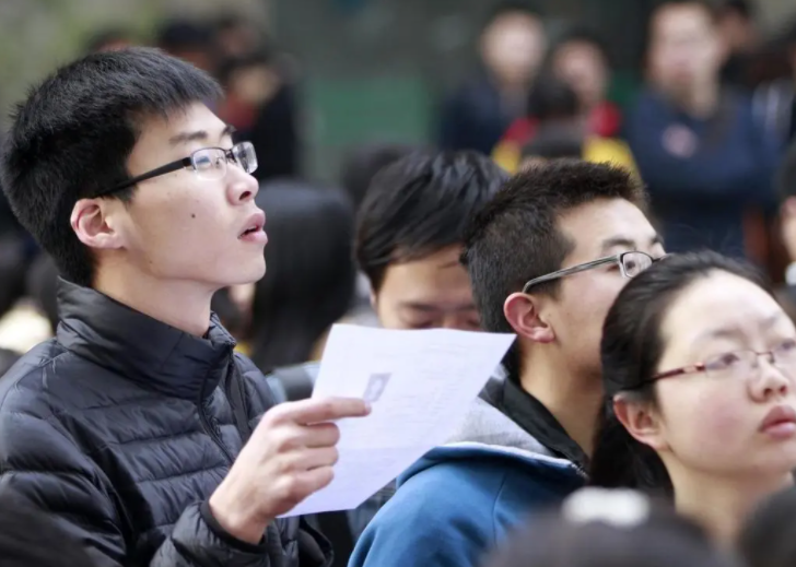 “大学辅导员”成研究生首选，比公务员更受青睐，其中原因很现实