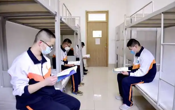 一高校女生宿舍被征用，“贴身衣物”被翻出，当事人竟是学生