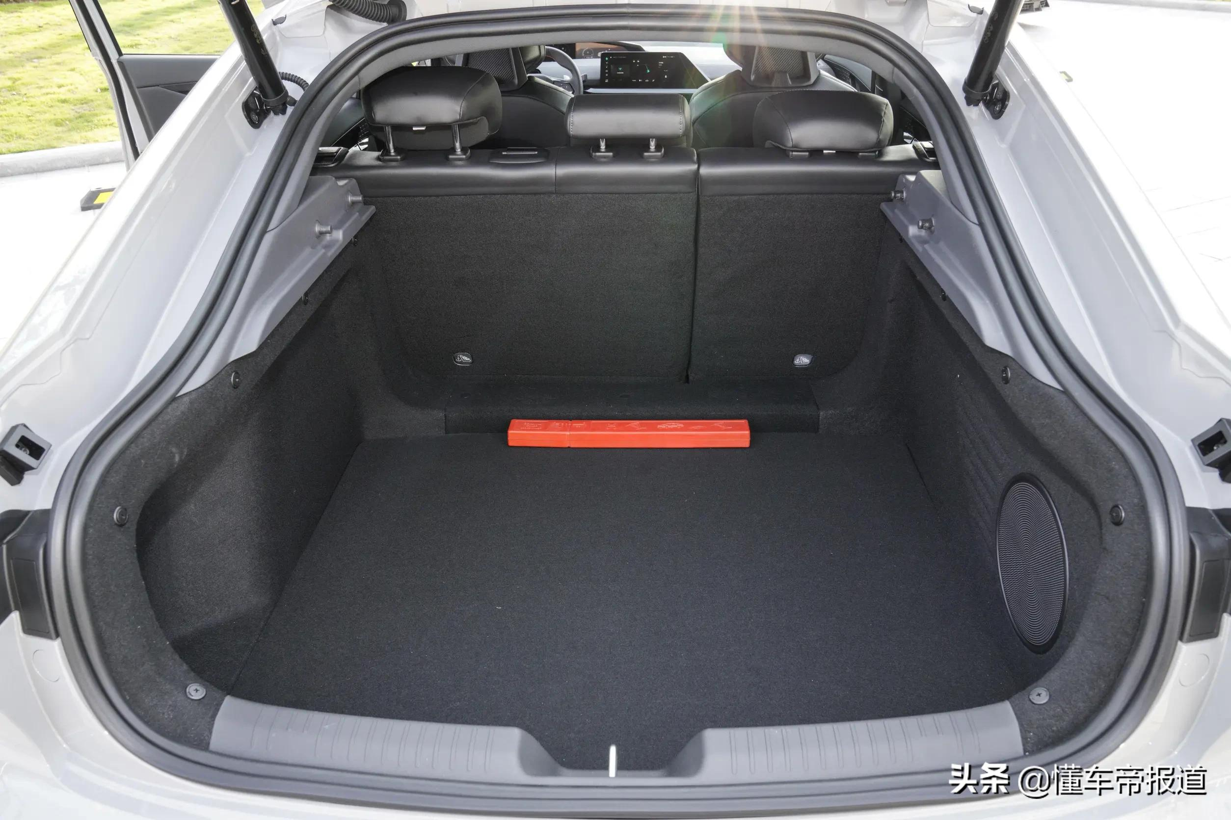 新车 | 电动尾翼加持!长安UNI-V正式上市,售10.89万元起