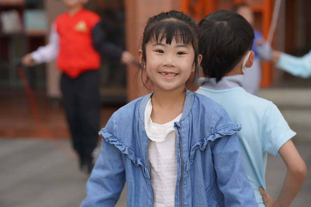 夏花灿烂 定格微笑｜成都高新区中和小学用微笑迎接每一天