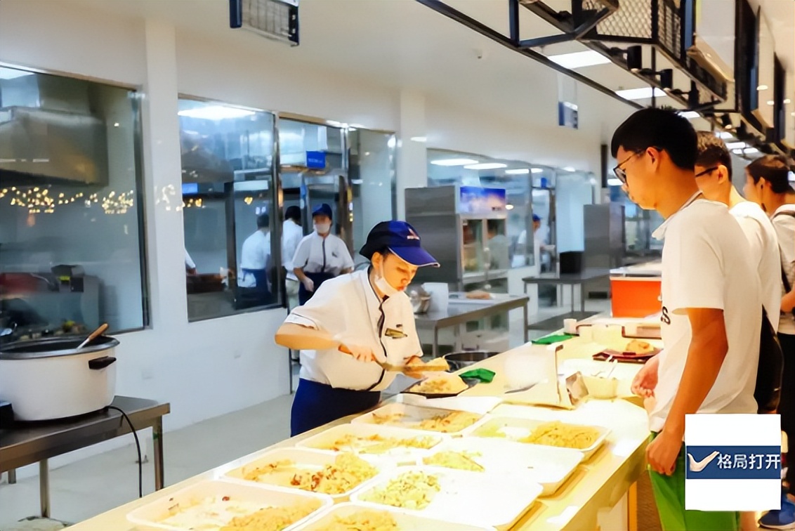 大学食堂两素一汤6.5元，贫困生吐槽太贵，校方回应叫人措手不及