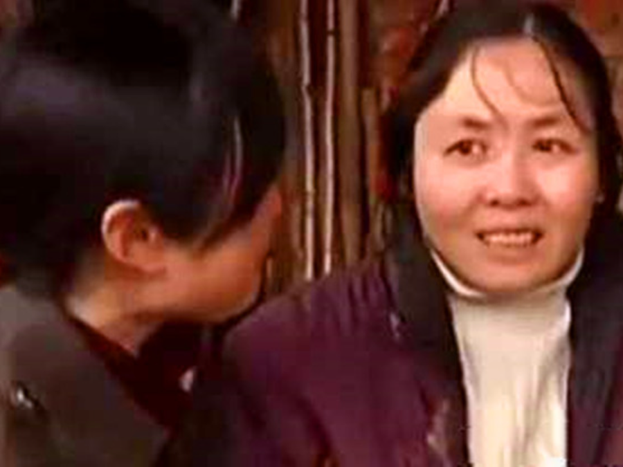 27年前，四川女大学生被拐，与55岁老汉住猪圈17年，获救时已疯癫