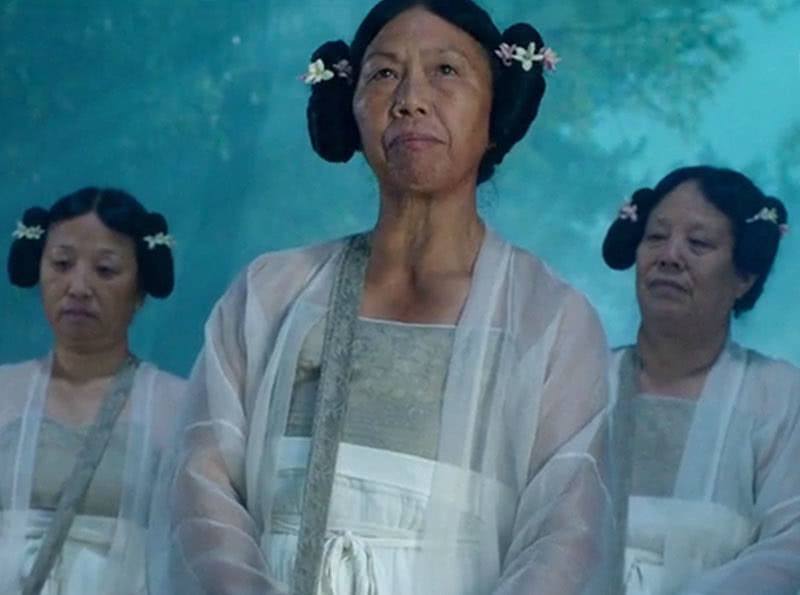 女演员许思敏正式签约TVB，此前跑龙套30年！横店的龙套们该醒了