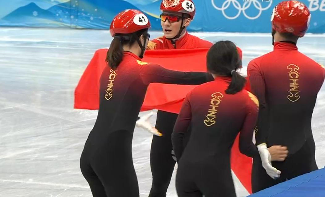 中国奥运会冠军(王濛哭了，中国诞生4位新奥运冠军，人民日报+新华社集体祝贺