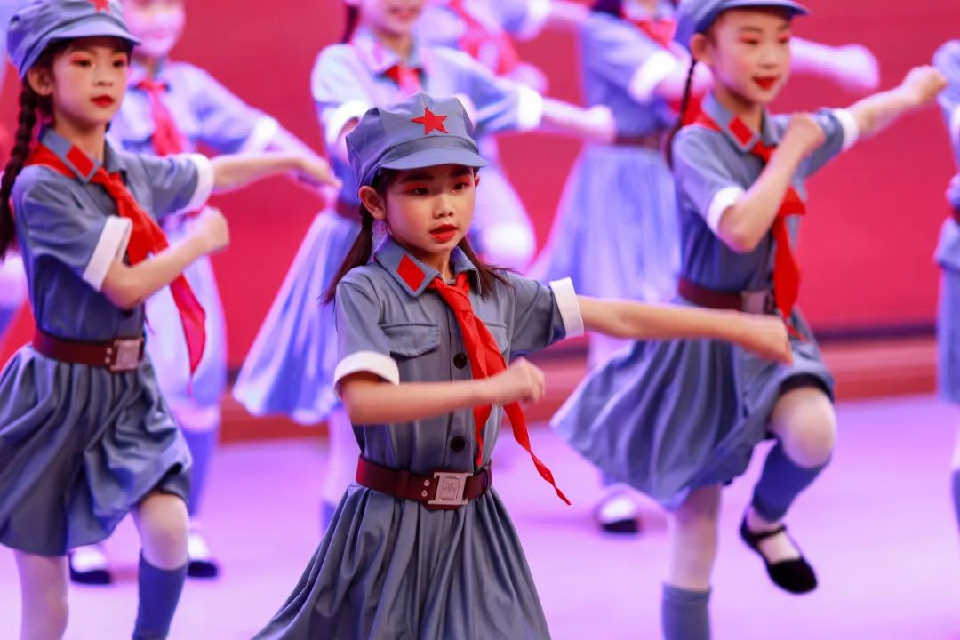 华阳实验小学举行“童星耀五月·艺术绽花开”群舞比赛（续）