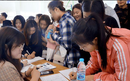 高考647分的高材生，蜗居网吧4年不洗澡不换衣服，从早到晚打游戏