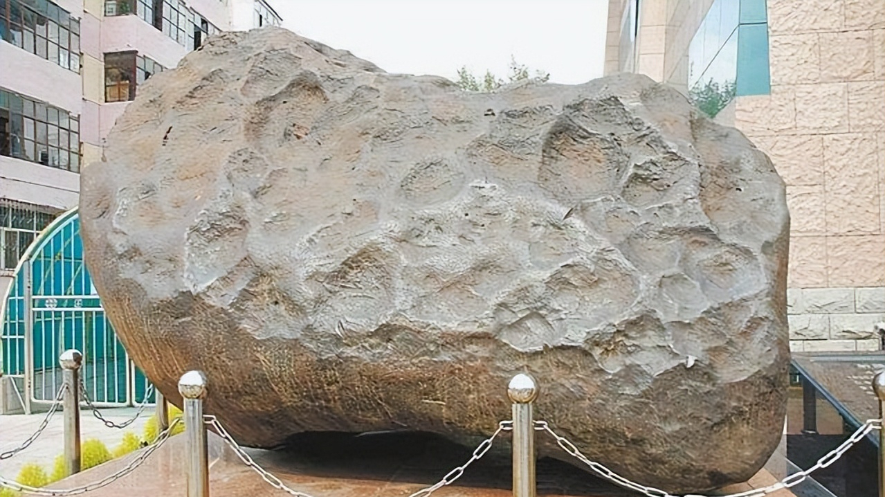 最大的陨石图片