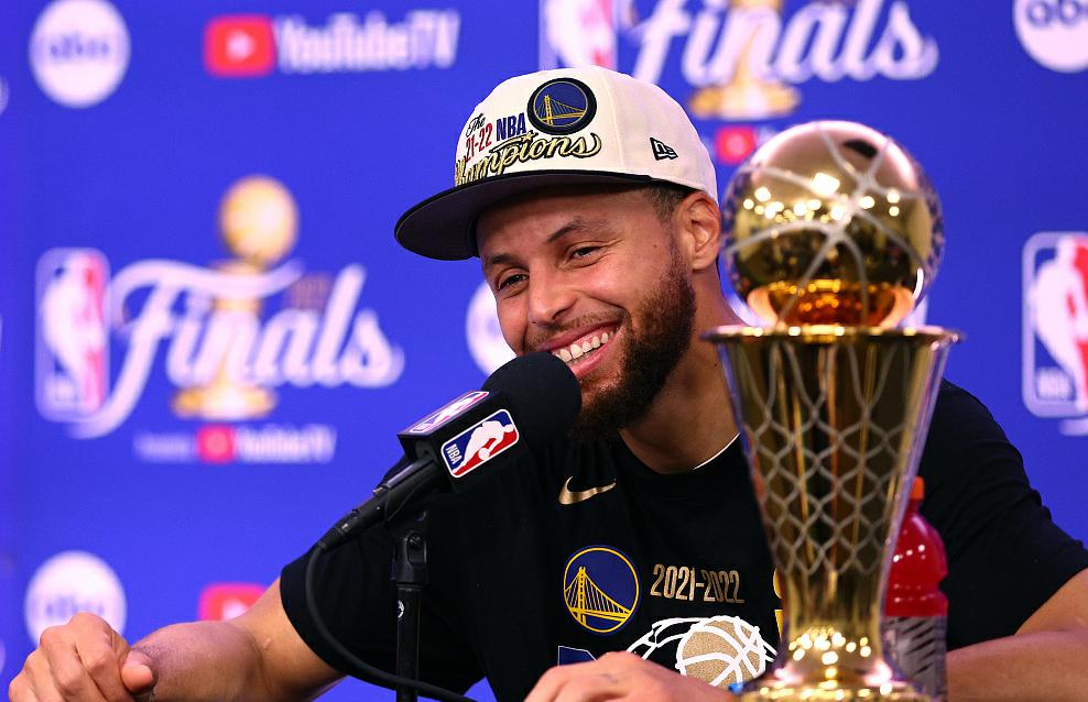 库里影响了哪些nba球员(库里干3大一阵 MVP DPOY登顶！含金量史上最高，詹皇8年不如他1年)