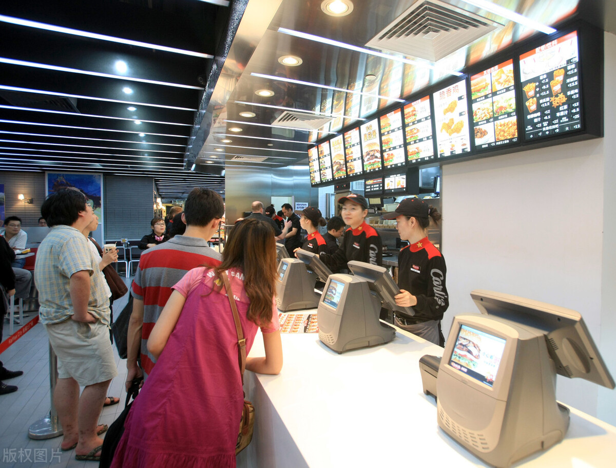 江西老板开汉堡店，利用“一辆玩具车”，一年盈利180万