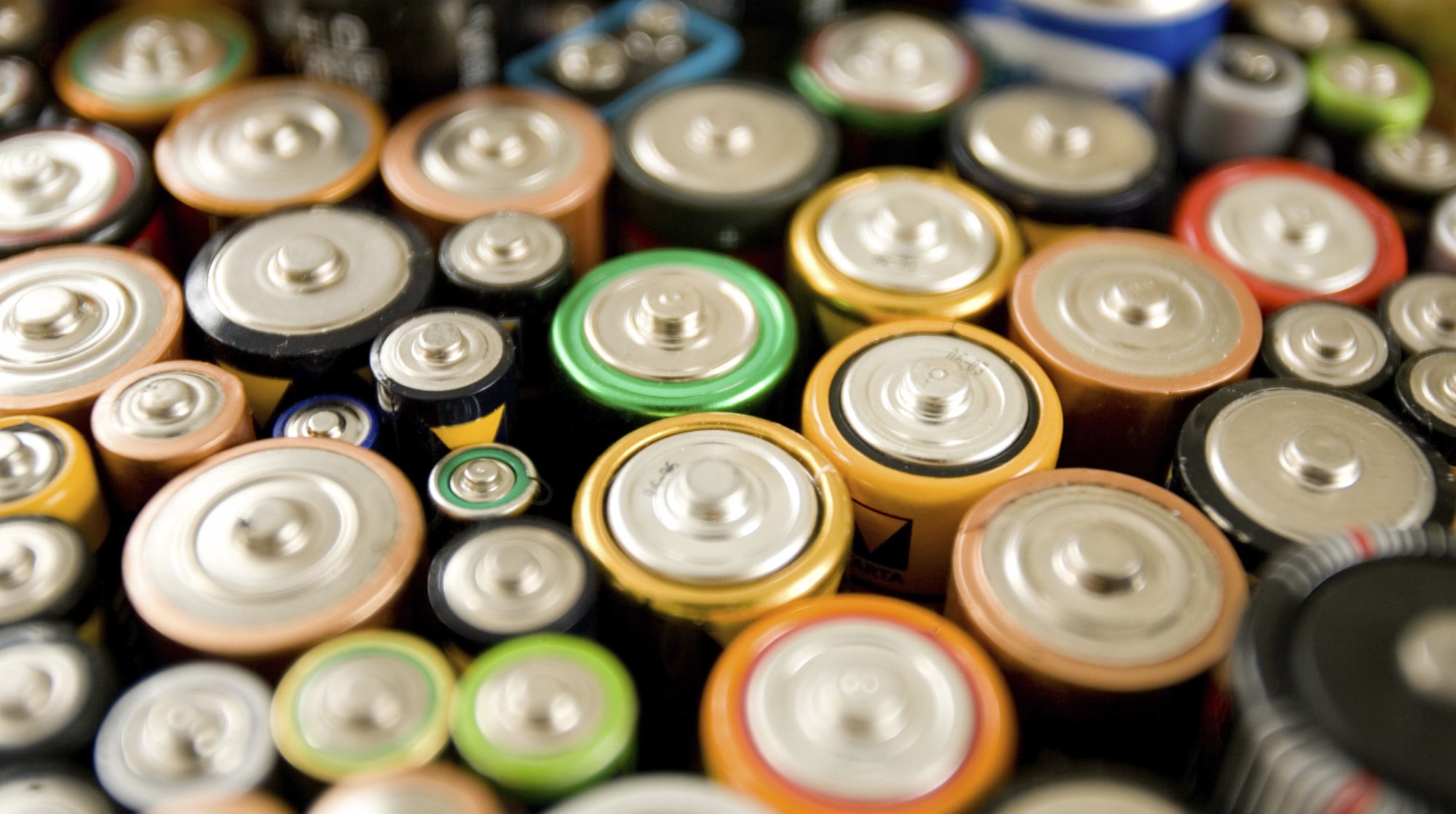 化学家发现了高容量锂离子电池正极材料能量损失的原因