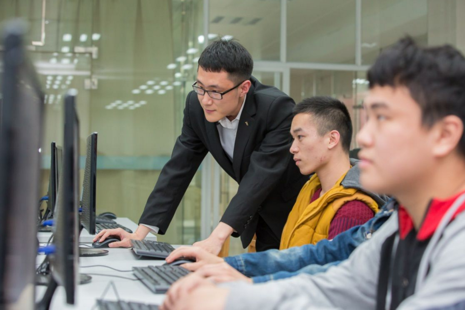 大学中“有钱途”的专业，就业前景十分可观，月薪让人羡慕不已