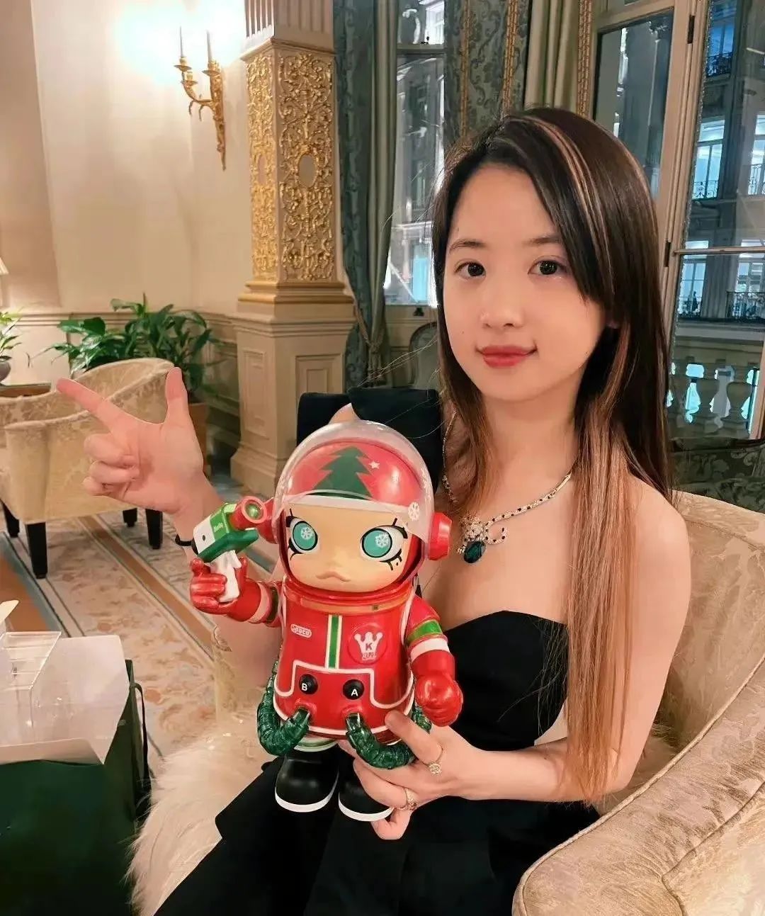 黄磊女儿被骂上热搜：13岁就染发，像什么样子？