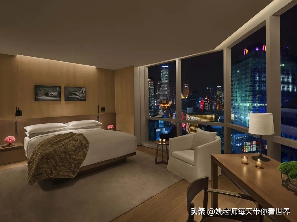 上海酒店的天花板