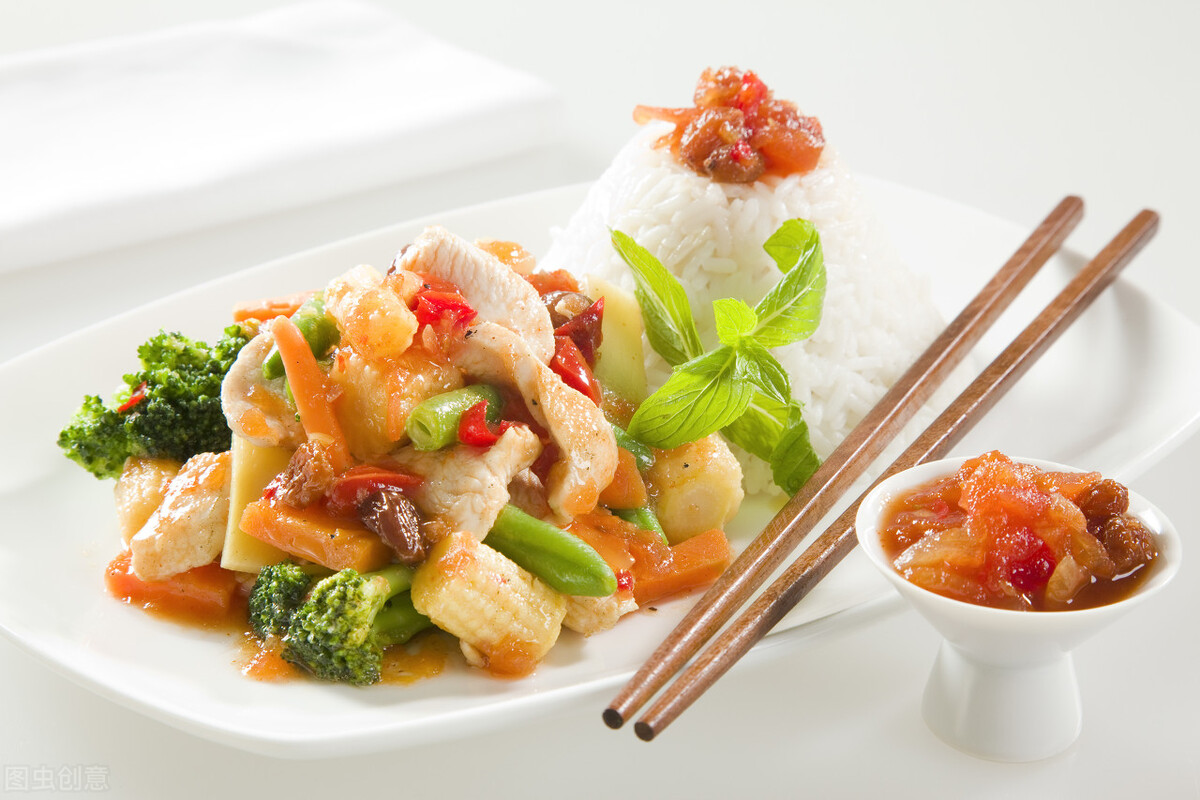 预制菜成爆发风口！餐饮核心细分赛道，三千亿市场空间广阔