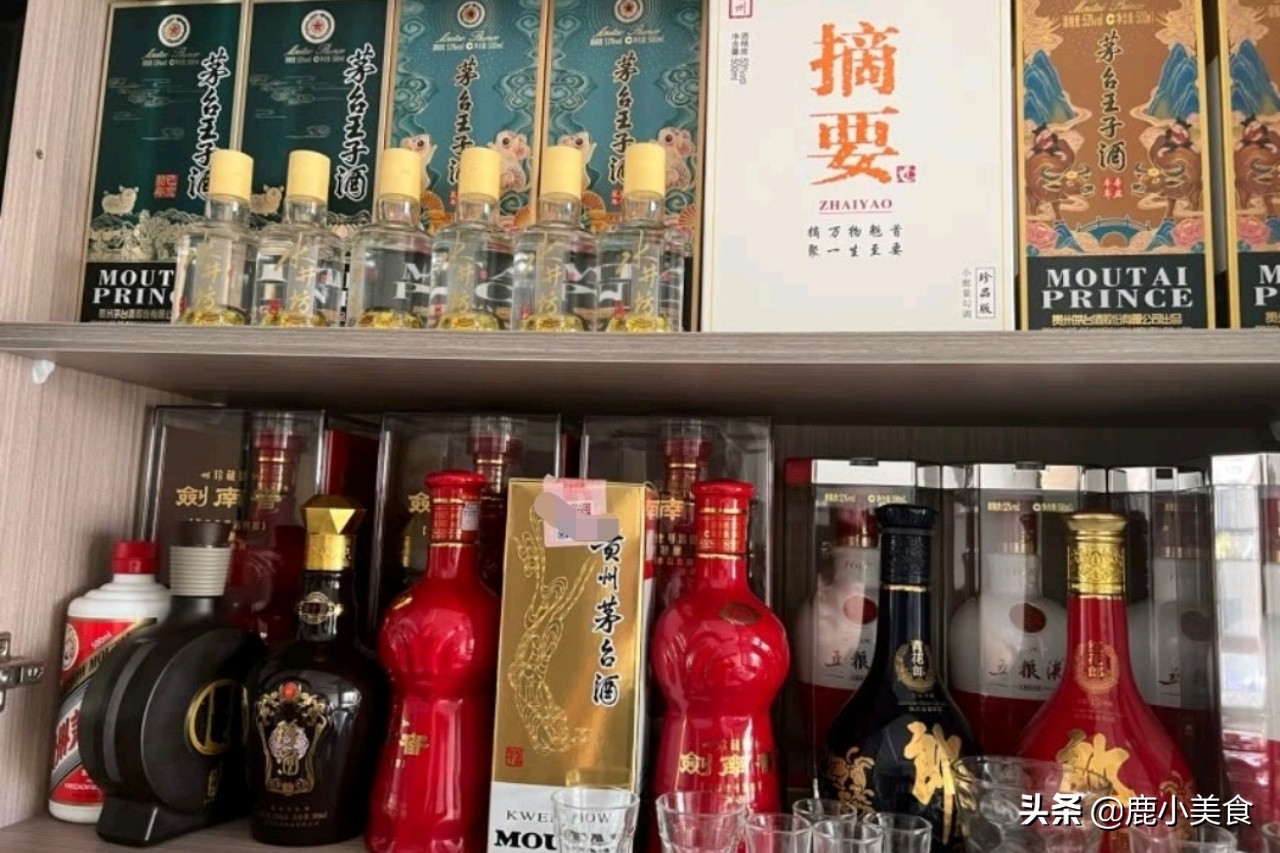 春节和亲友喝酒,“2类白酒”别带上桌,难喝易上头,还会遭人嫌