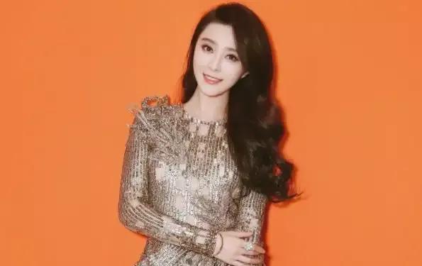 2018年，范冰冰如日中天，瞬间被崔永元射落，至今复出无望