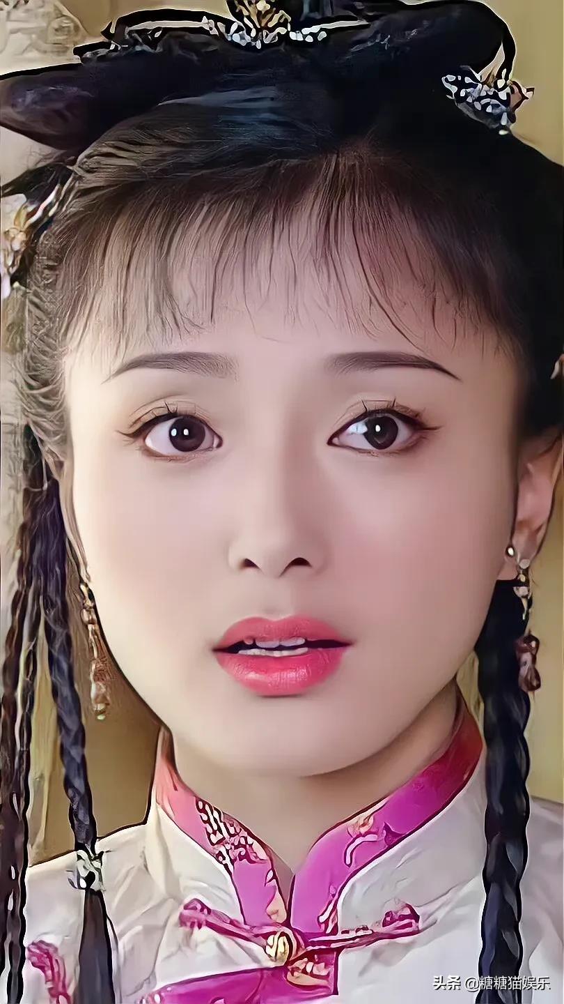 秦岚：气质高贵，明艳动人