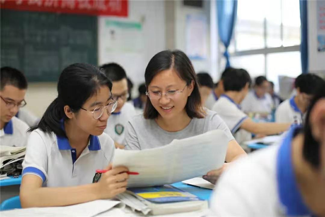 上海高考延期举行，考生复习时间又多了一个月，家长却喜忧参半