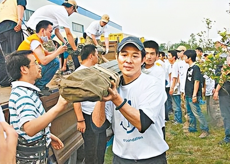 车祸、坠楼、遇海啸，10位死里逃生的明星，个个凤凰涅槃辉煌腾达