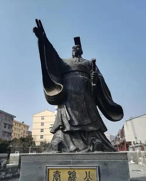 一个不过六百年历史的国家，却结束了中国历史上第一次纷乱