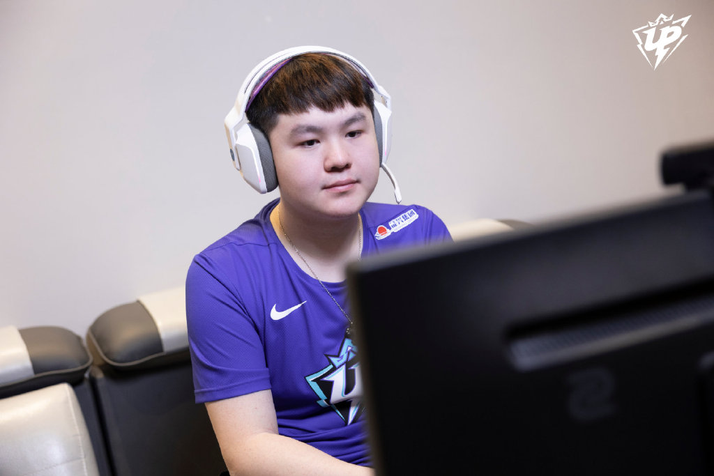 zoomzoom公开内涵老队友是表面兄弟