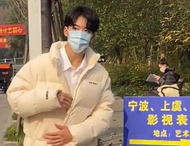 2021浙传艺考现场走红，堪称“颜值盛宴”，网友：想复读来得及吗