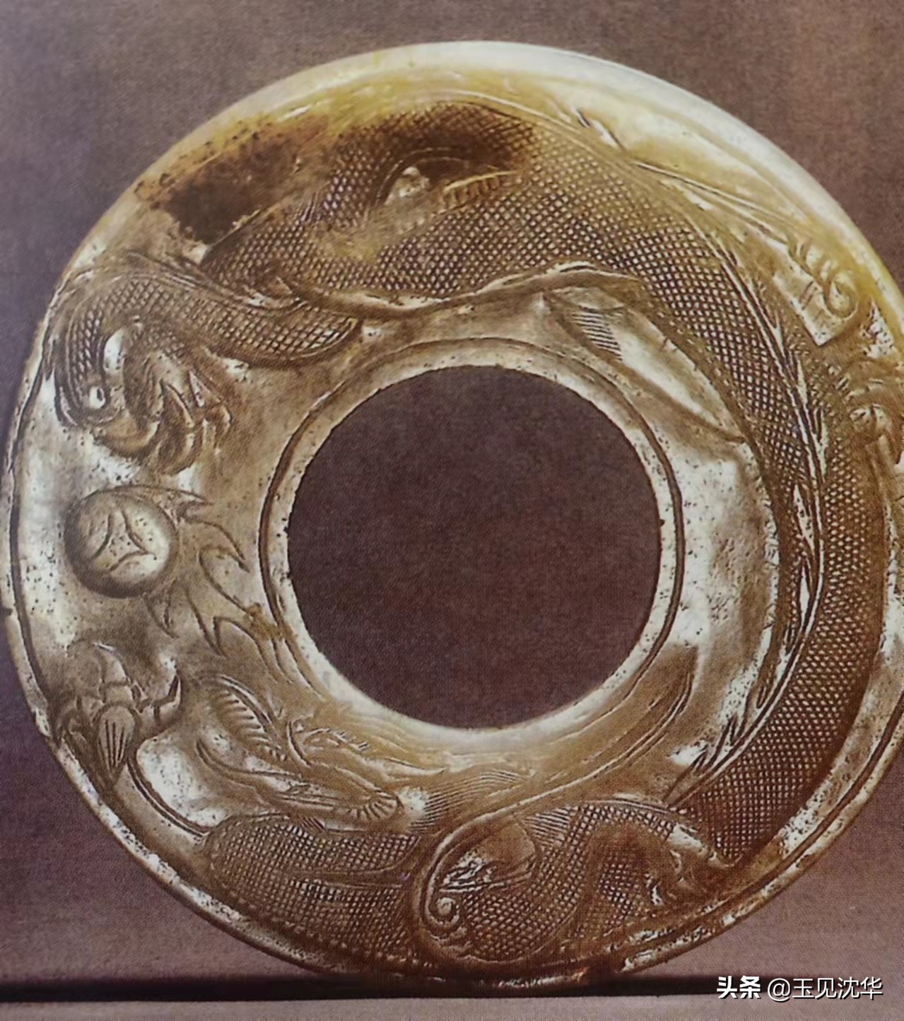 沈华：从历史文化背景解读唐代玉龙的造型和特征