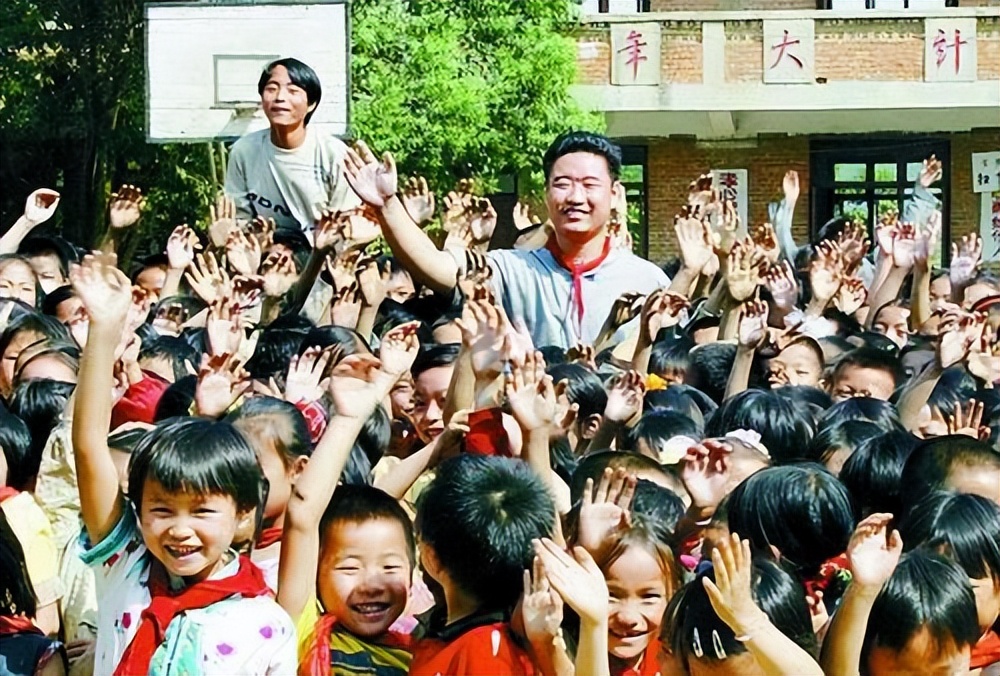 英年早逝的8位男星，个个让人惋惜，最大46岁，最小8岁